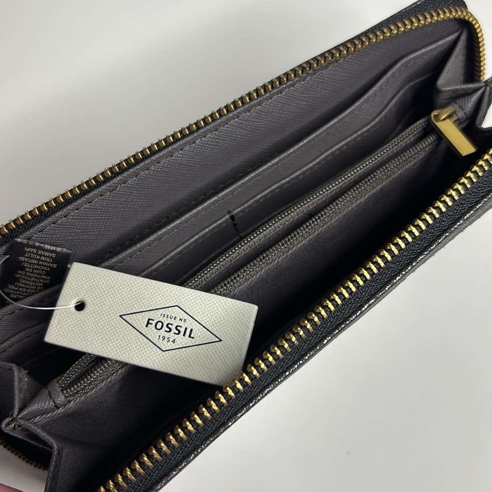 Fossil Tara clutch in metallic with tassel zipper pull - Picture 10 of 11